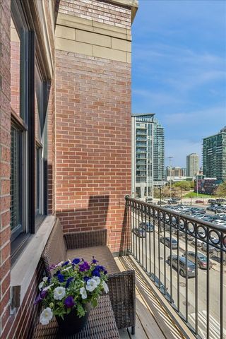 210 N Halsted Street 4, Chicago, IL 60661