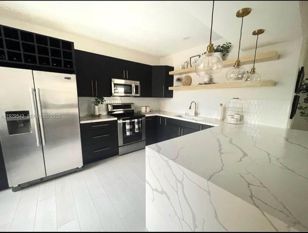 11864 NW 11th St 11864, Pembroke Pines, FL 33026