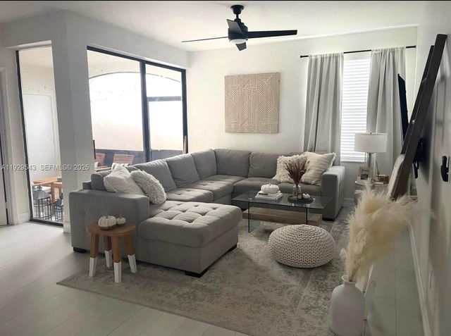 11864 NW 11th St 11864, Pembroke Pines, FL 33026