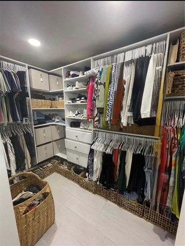 11864 NW 11th St 11864, Pembroke Pines, FL 33026