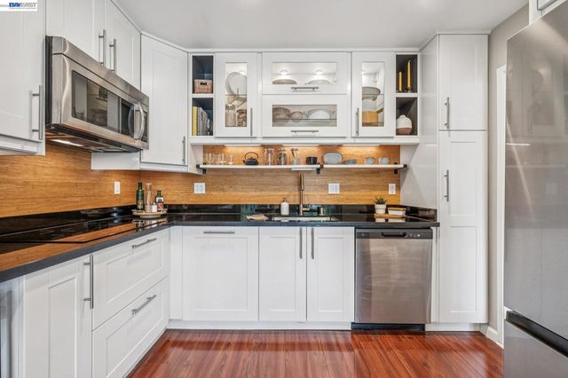 398 ADAMS STREET 302, Oakland, CA 94610