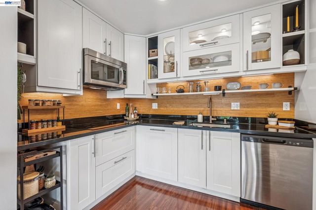 398 ADAMS STREET 302, Oakland, CA 94610