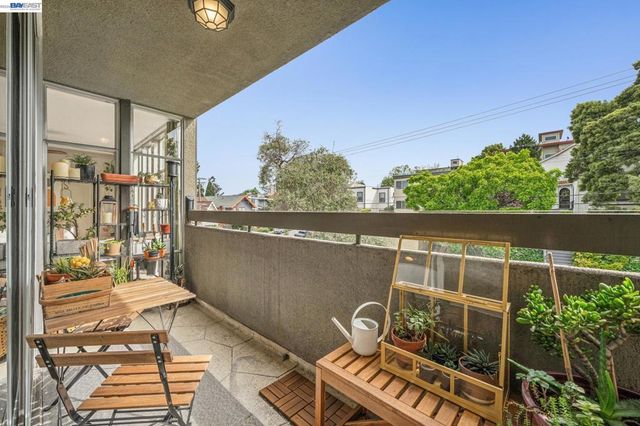 398 ADAMS STREET 302, Oakland, CA 94610