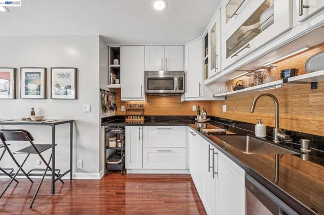 398 ADAMS STREET 302, Oakland, CA 94610
