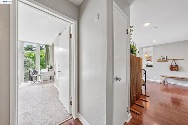 398 ADAMS STREET 302, Oakland, CA 94610