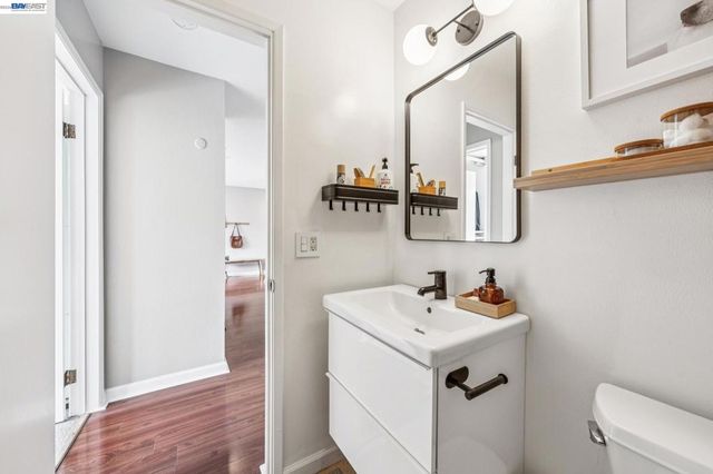 398 ADAMS STREET 302, Oakland, CA 94610