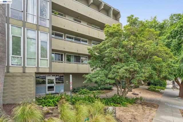 398 ADAMS STREET 302, Oakland, CA 94610