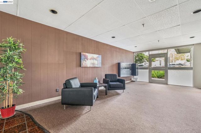 398 ADAMS STREET 302, Oakland, CA 94610