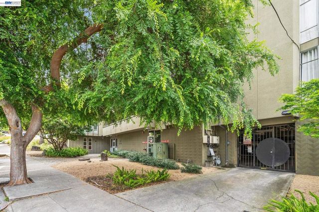 398 ADAMS STREET 302, Oakland, CA 94610