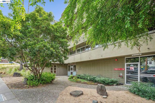 398 ADAMS STREET 302, Oakland, CA 94610