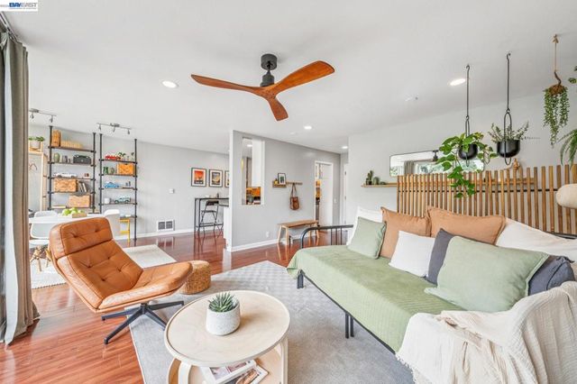 398 ADAMS STREET 302, Oakland, CA 94610