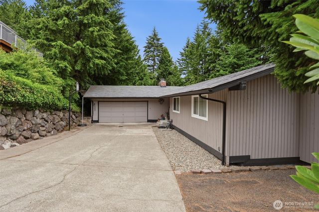 18027 10th Place NE, Poulsbo, WA 98370