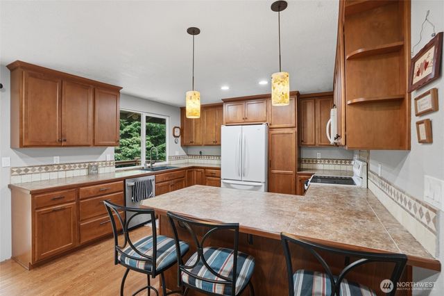18027 10th Place NE, Poulsbo, WA 98370