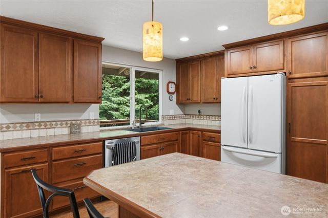 18027 10th Place NE, Poulsbo, WA 98370