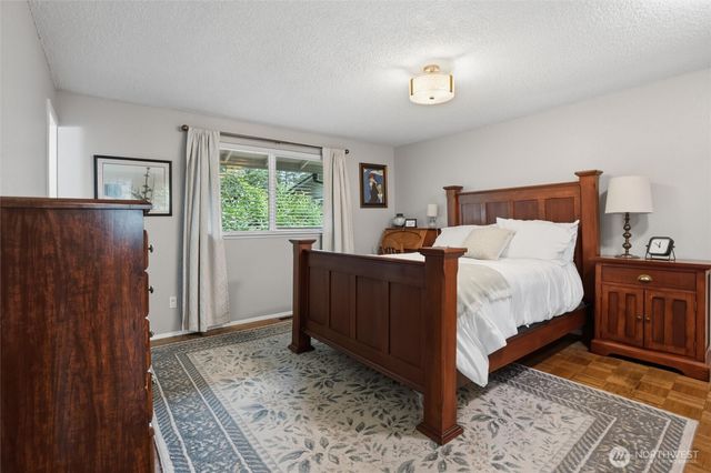 18027 10th Place NE, Poulsbo, WA 98370