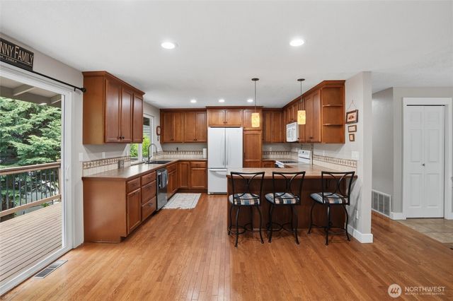 18027 10th Place NE, Poulsbo, WA 98370
