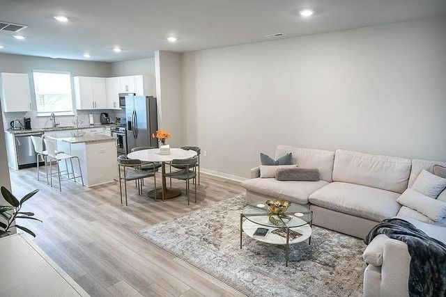 2739 Fordham St, Columbia, TN 38401