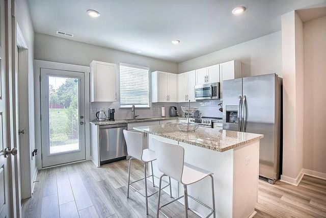 2739 Fordham St, Columbia, TN 38401