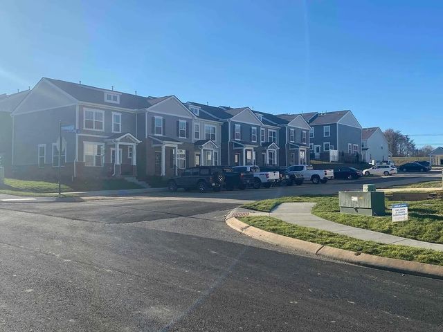 2739 Fordham St, Columbia, TN 38401