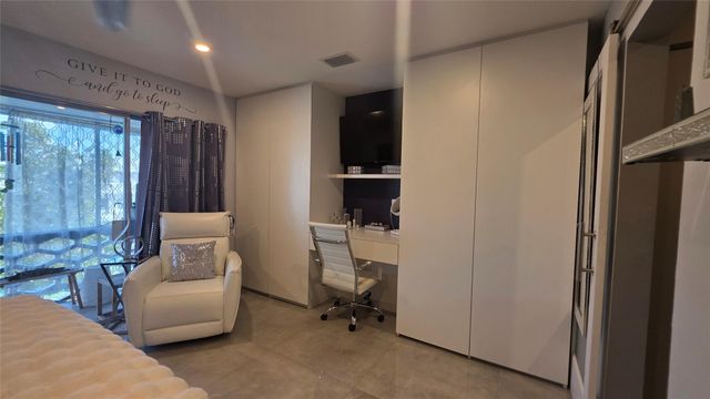 15610 NE 6th Ave 36D, Miami, FL 33162