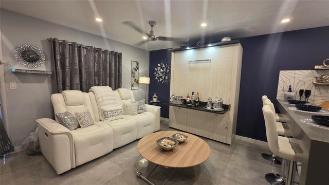 15610 NE 6th Ave 36D, Miami, FL 33162