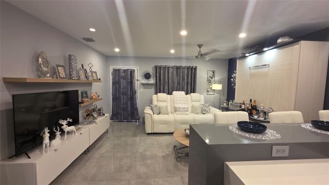 15610 NE 6th Ave 36D, Miami, FL 33162