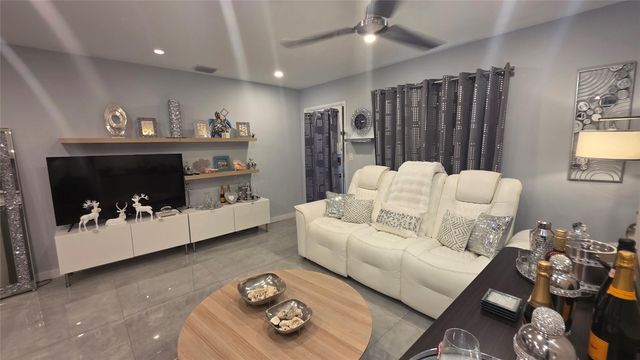 15610 NE 6th Ave 36D, Miami, FL 33162