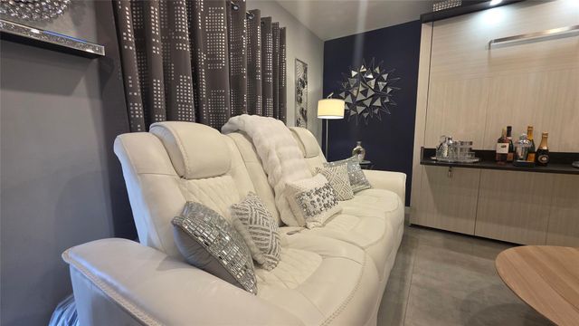 15610 NE 6th Ave 36D, Miami, FL 33162