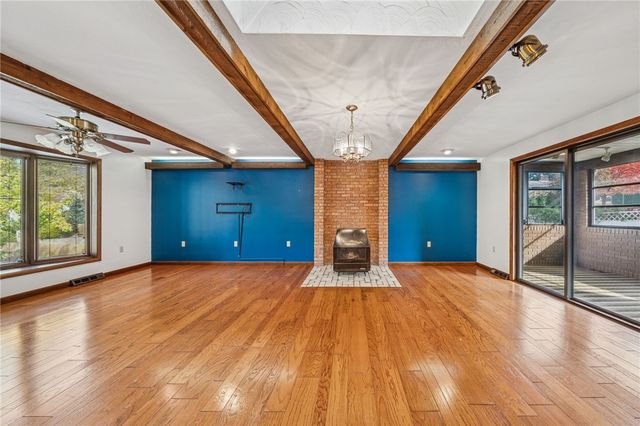 12219 Roth Dr, North Huntingdon, PA 15642