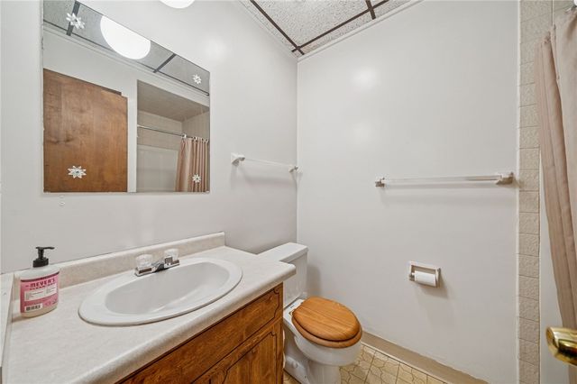 12219 Roth Dr, North Huntingdon, PA 15642