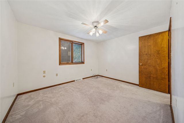 12219 Roth Dr, North Huntingdon, PA 15642