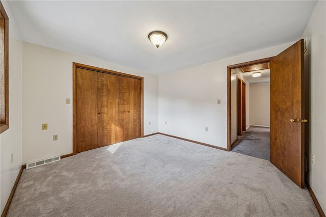 12219 Roth Dr, North Huntingdon, PA 15642