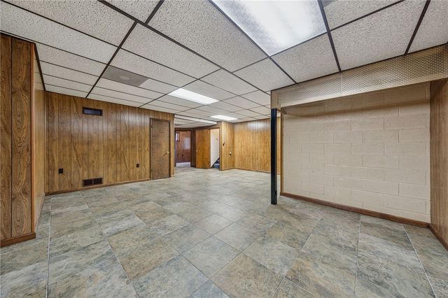 12219 Roth Dr, North Huntingdon, PA 15642