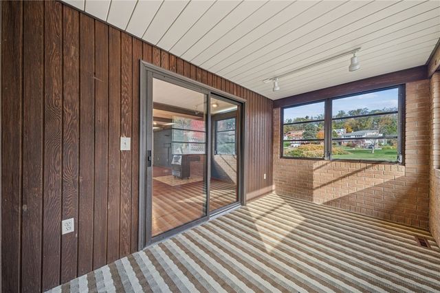 12219 Roth Dr, North Huntingdon, PA 15642