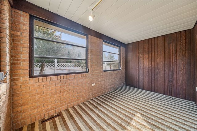 12219 Roth Dr, North Huntingdon, PA 15642