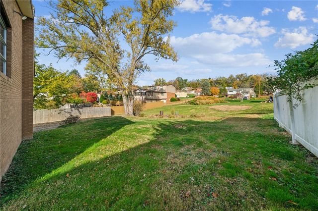 12219 Roth Dr, North Huntingdon, PA 15642