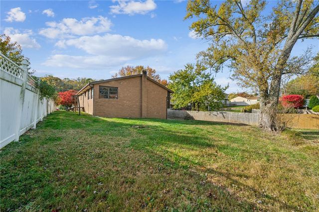 12219 Roth Dr, North Huntingdon, PA 15642