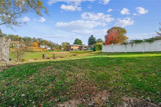 12219 Roth Dr, North Huntingdon, PA 15642