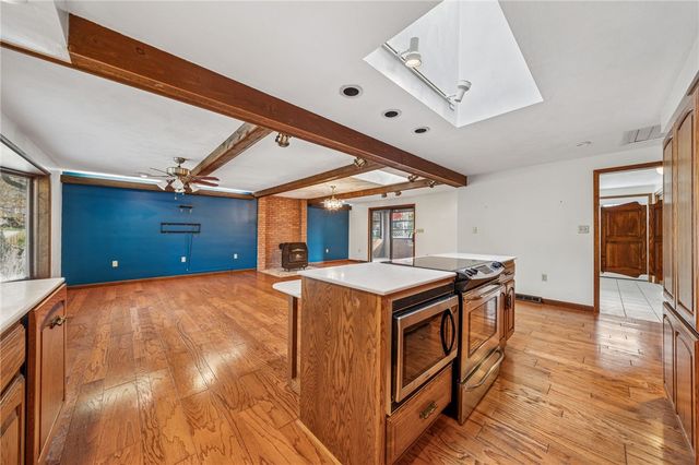 12219 Roth Dr, North Huntingdon, PA 15642