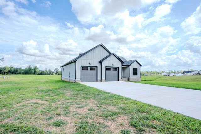 176 Beartown Rd, Loretto, TN 38469