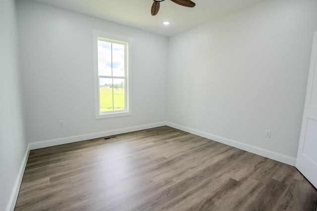 176 Beartown Rd, Loretto, TN 38469