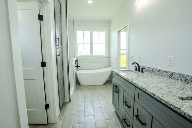 176 Beartown Rd, Loretto, TN 38469