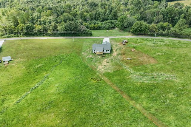 176 Beartown Rd, Loretto, TN 38469