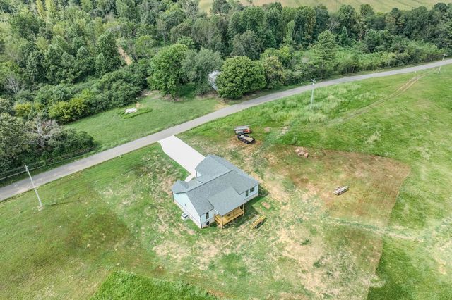 176 Beartown Rd, Loretto, TN 38469