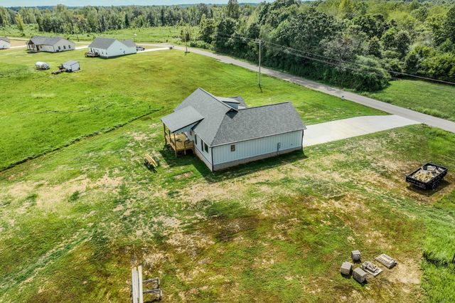 176 Beartown Rd, Loretto, TN 38469