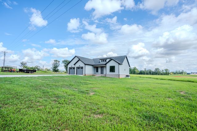 176 Beartown Rd, Loretto, TN 38469