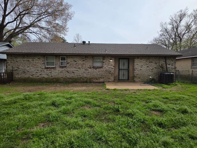 3366 LONE ROCK DR, Memphis, TN 38128