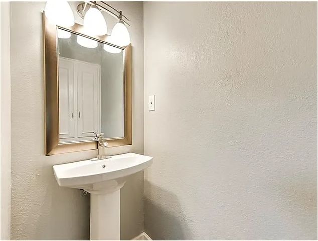 6826 Kingsbury Drive, Dallas, TX 75231