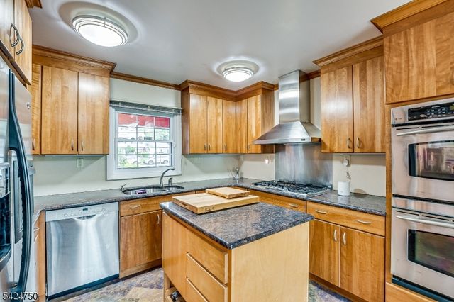 27 Landry Rd, Franklin Twp., NJ 08873