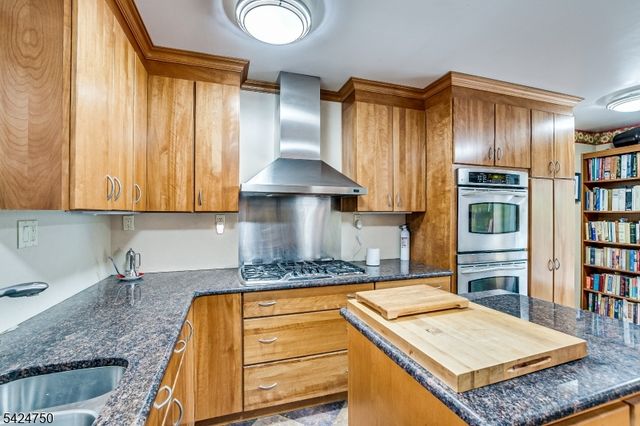 27 Landry Rd, Franklin Twp., NJ 08873